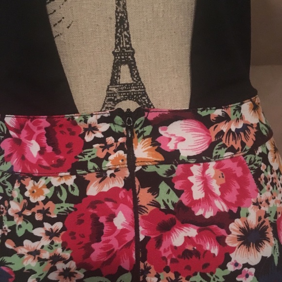 Floral Romper - Picture 3 of 3